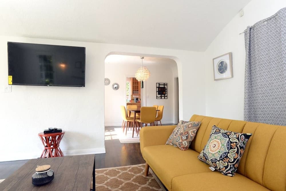 Ethnic Vibes in Weho Melrose - Walk To Everywhere