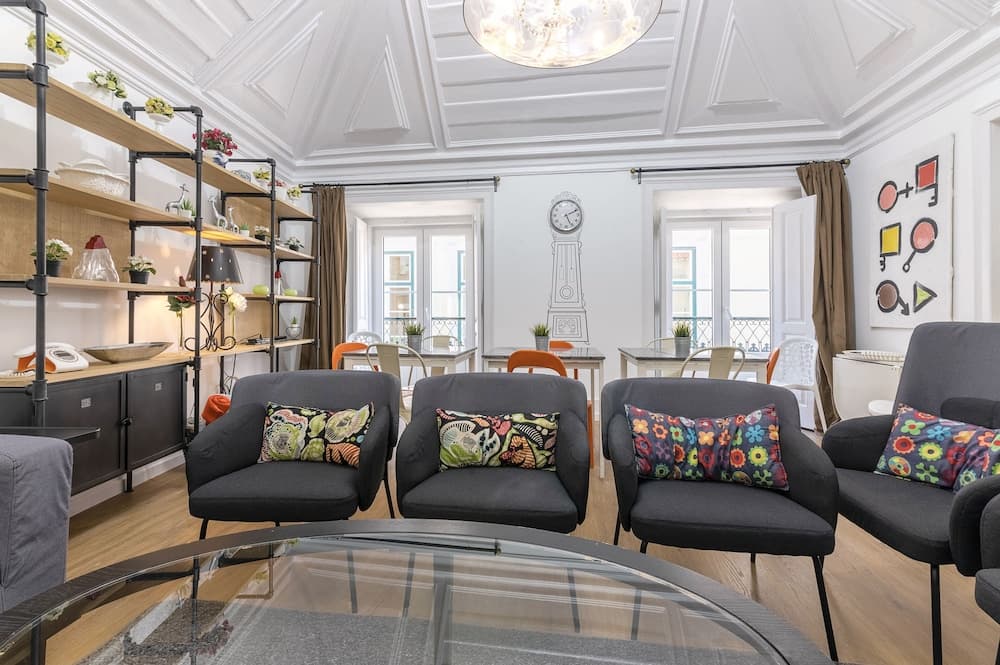 Bairro Alto Palace  Apartment for Large Groups