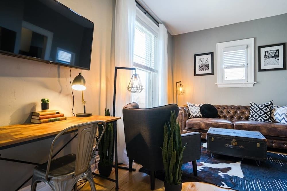 The Urban Union Eclectic Historic Apartment Sleeps 4