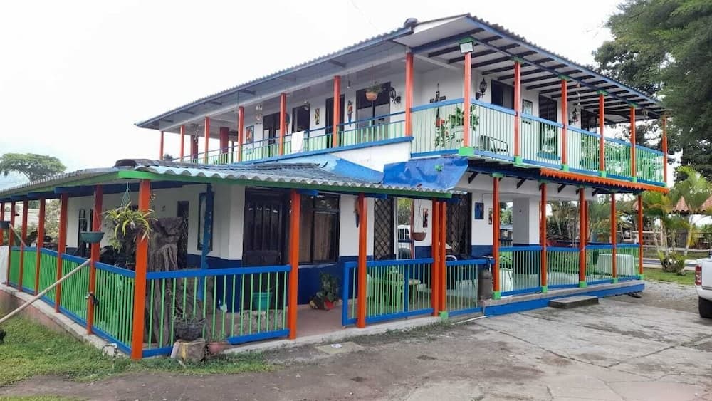 Konaklama yerinin ön cephesi