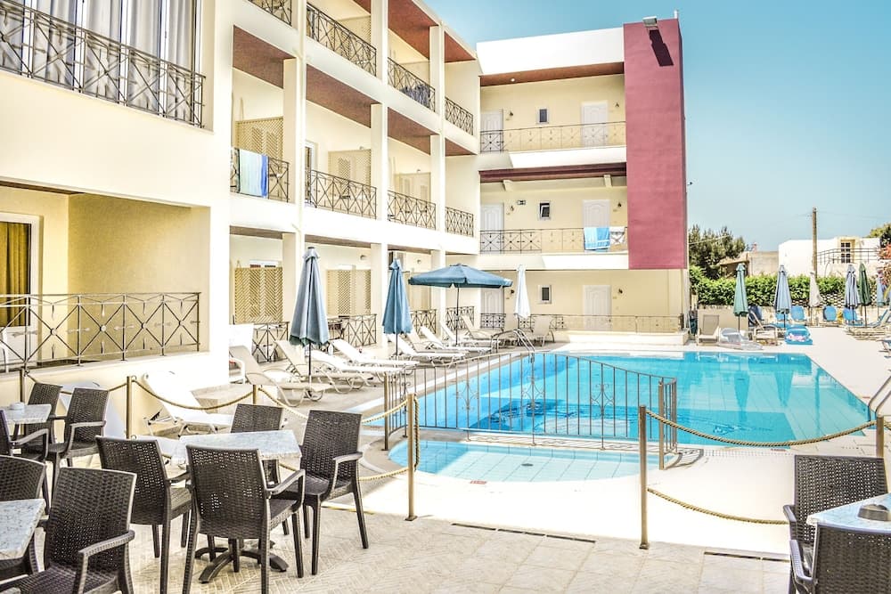 Alexandros Hotel