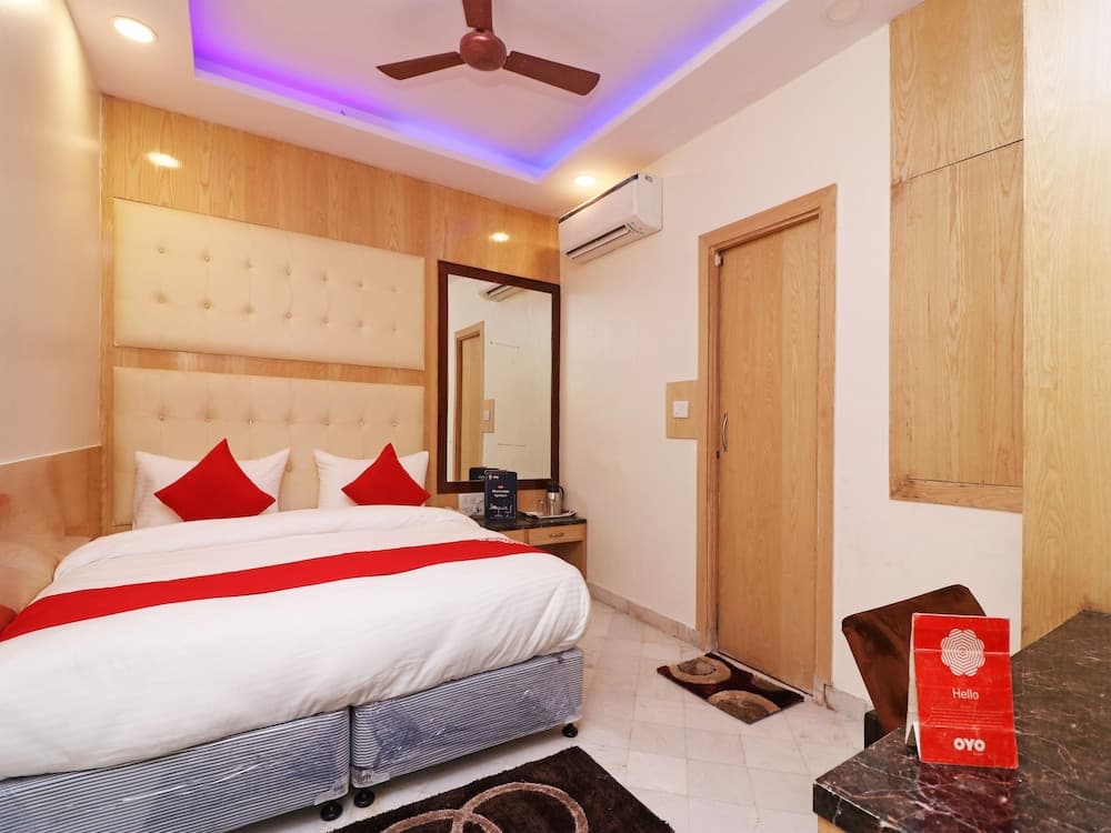 OYO 13774 Check In Room