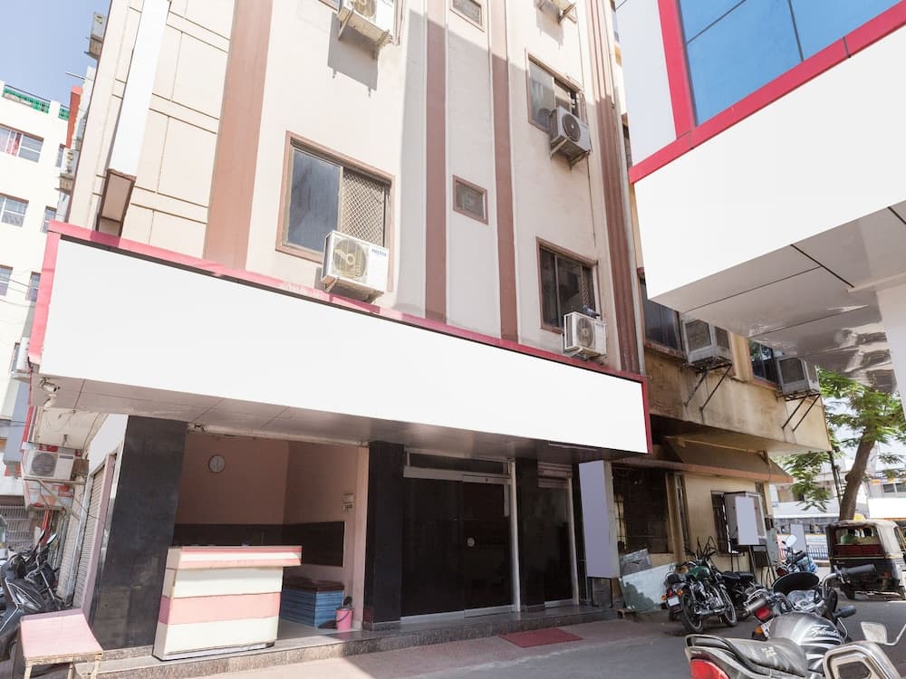 OYO 23056 Hotel Utsav