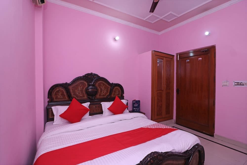 OYO 26906 Hotel Tarang