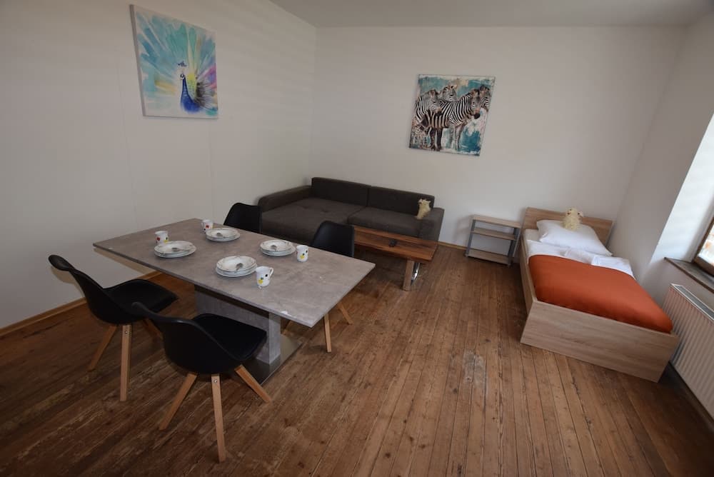 AB Apartment 82