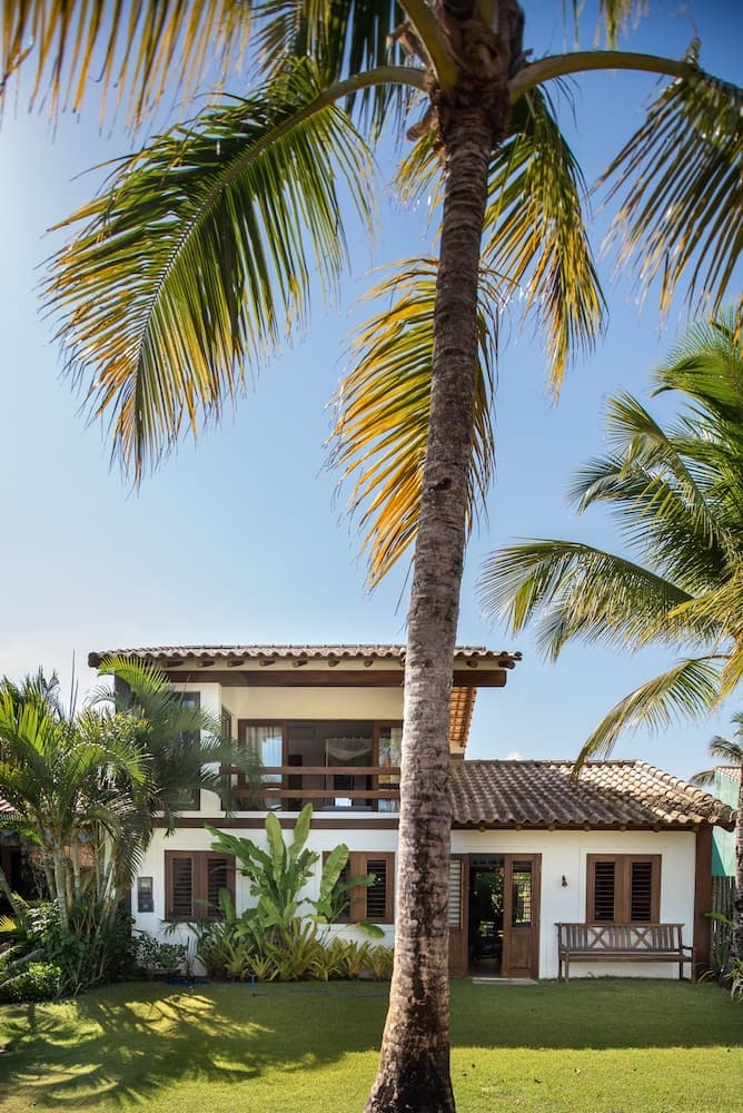 Vila do Outeiro em frente a praça da igreja