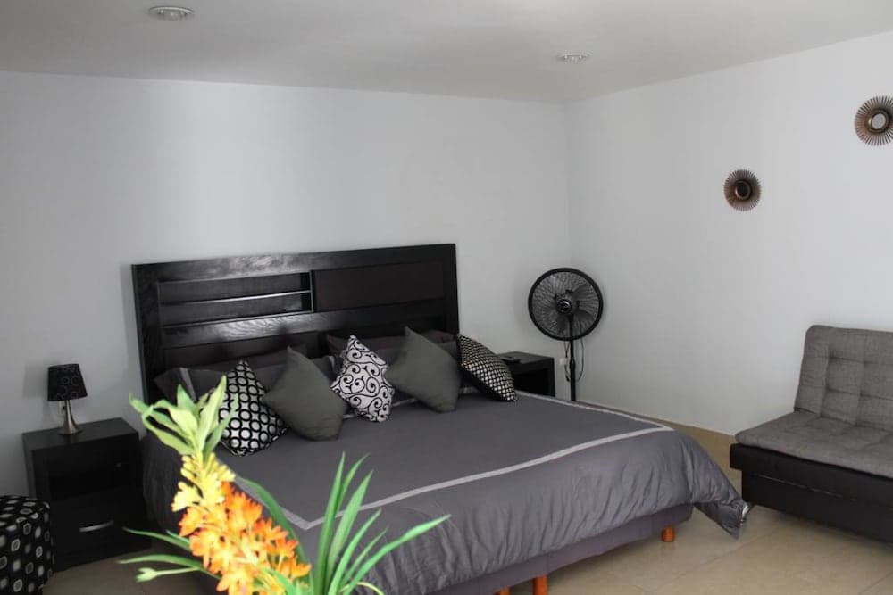 CAPITAL O Lowe Suites