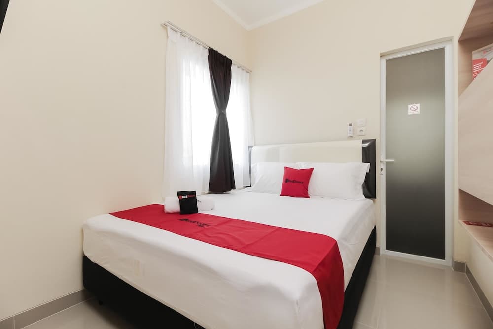 RedDoorz near Soekarno Hatta Airport