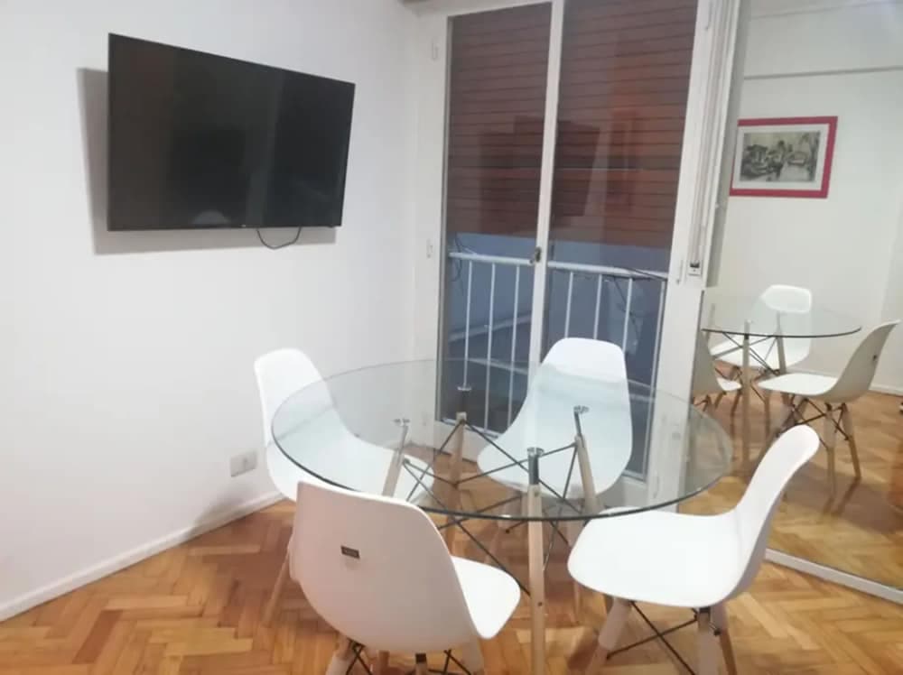 Odada yemek servisi