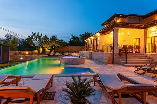 Villa Mira