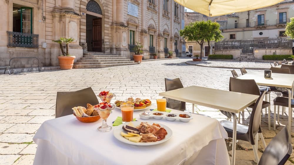 Açık havada yemek servisi