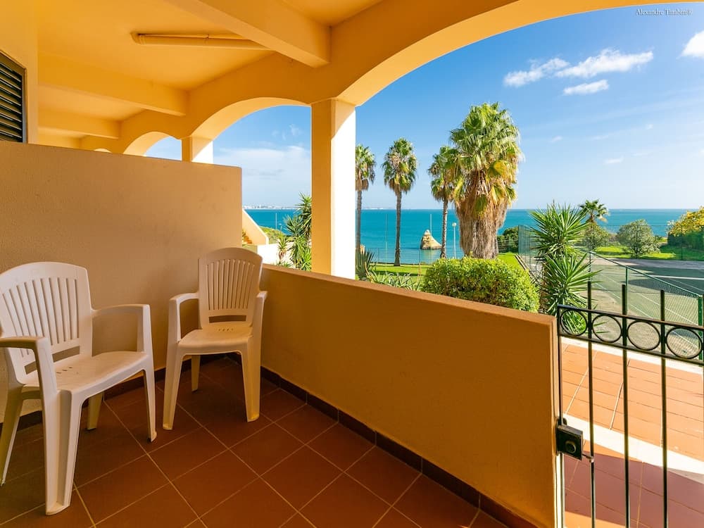 A15- Cliffside Beach Apartment by Dreamalgarve