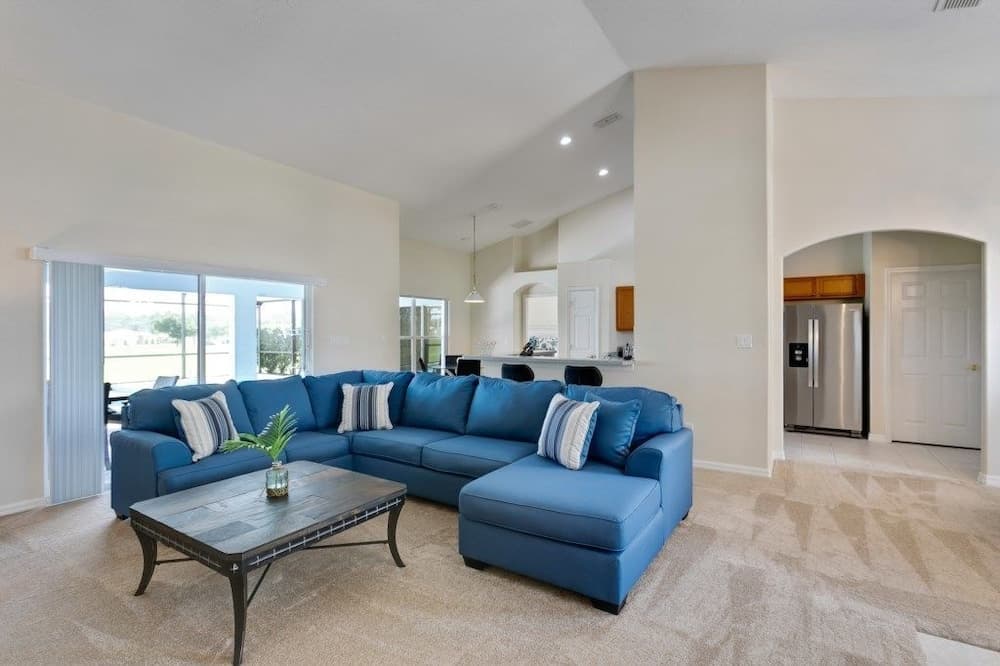 4BR Pool Home in Orange Tree by SHV