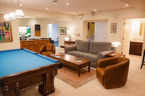 Oakmont Inn