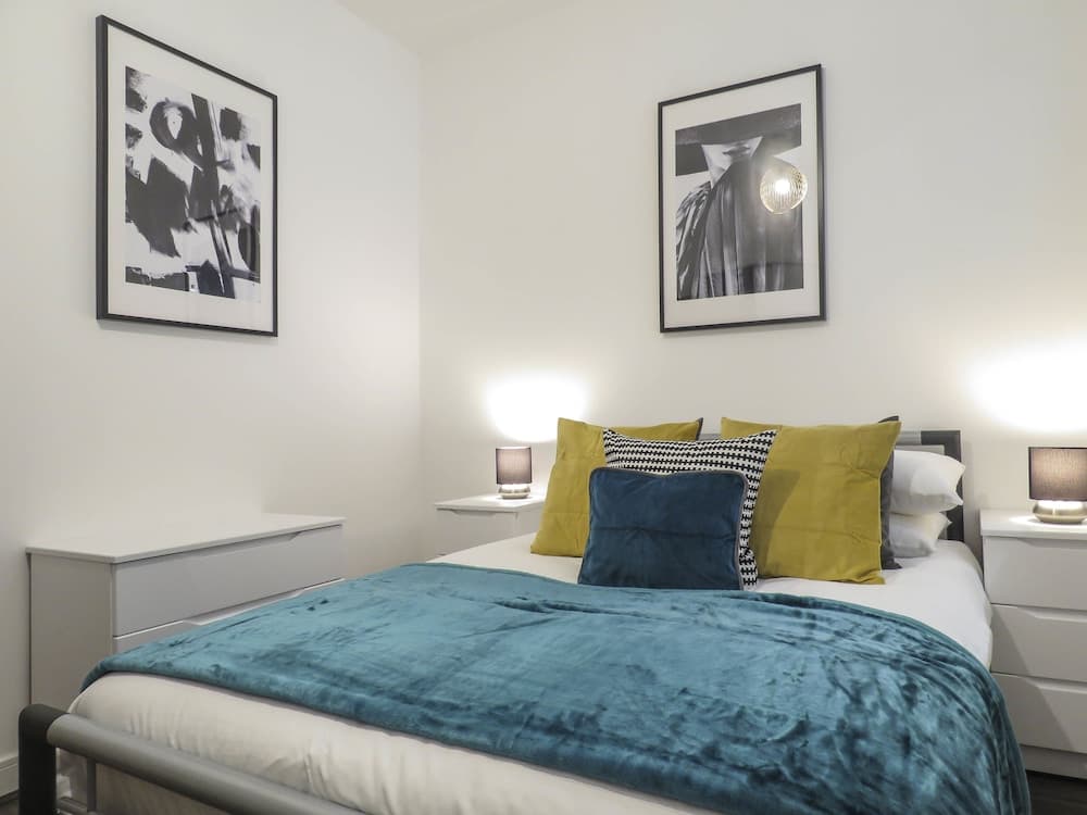 Tudors eSuites Birmingham Apartments Jewellery Quarter