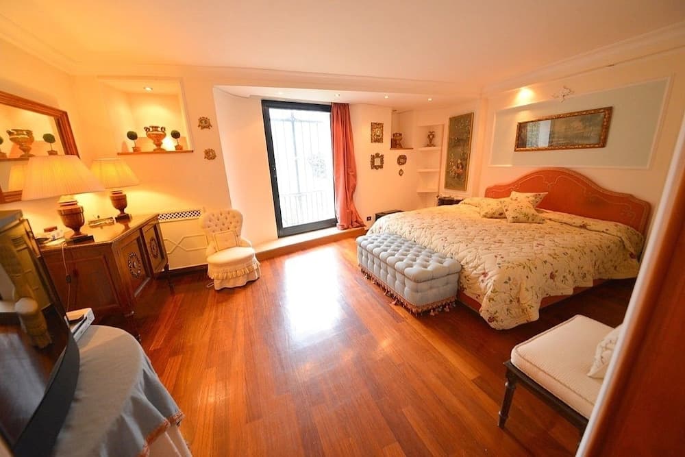Prestigious Apartment Via Giulia