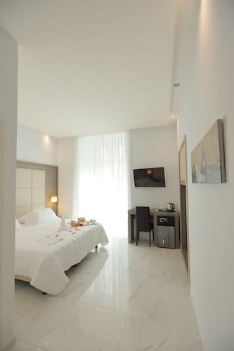 Garibaldi Suite