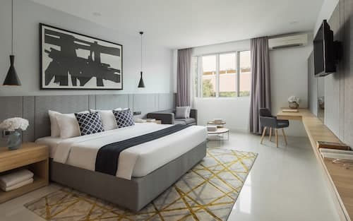Altos Hotel