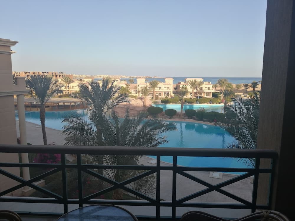 Sea view apartment with private beach