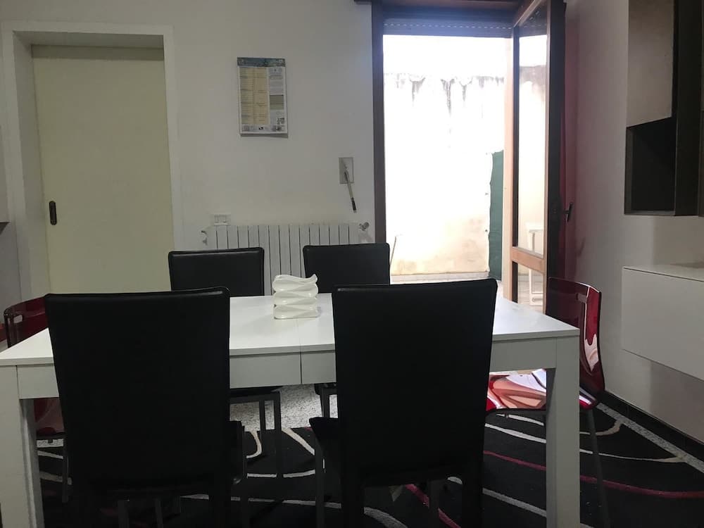 Odada yemek servisi