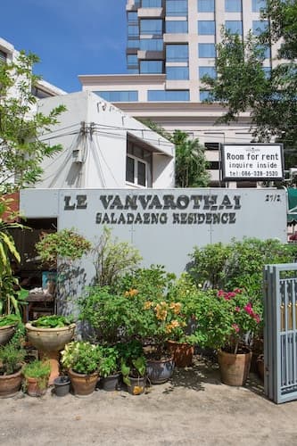 Le Vanvarothai Saladaeng Residence