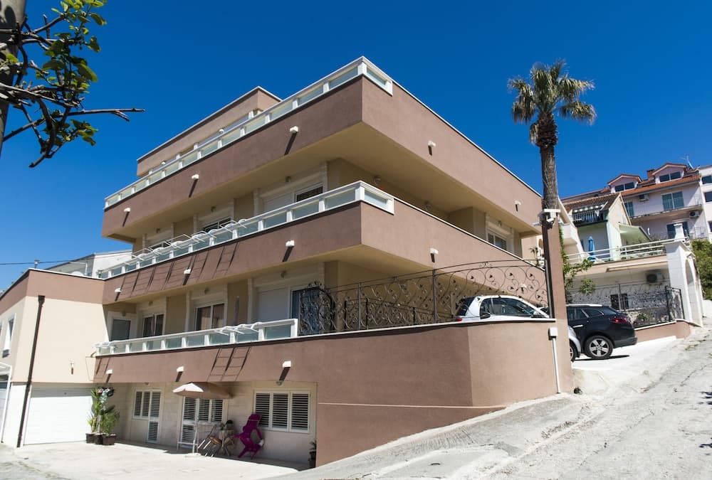 Avama View Apartment