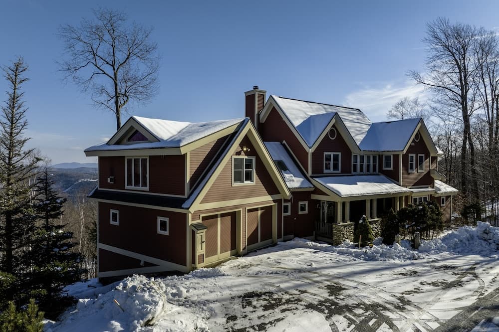 Luxury 6br Solitude Ge- Indoor Bball Court, Private Tub 6 Bedroom Home by RedAwning