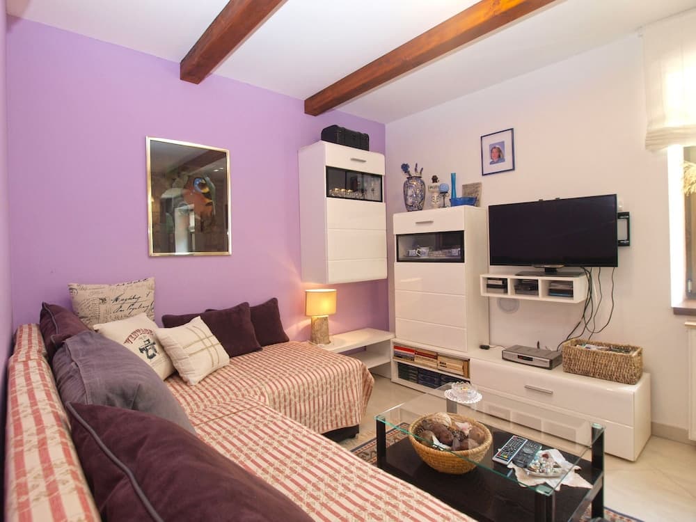 Apartment 64