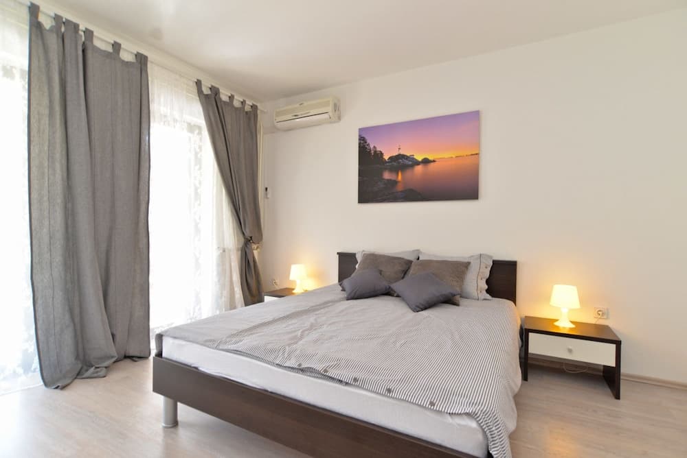 Apartment 628