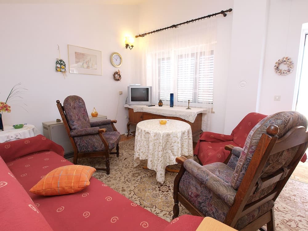 Apartment 761