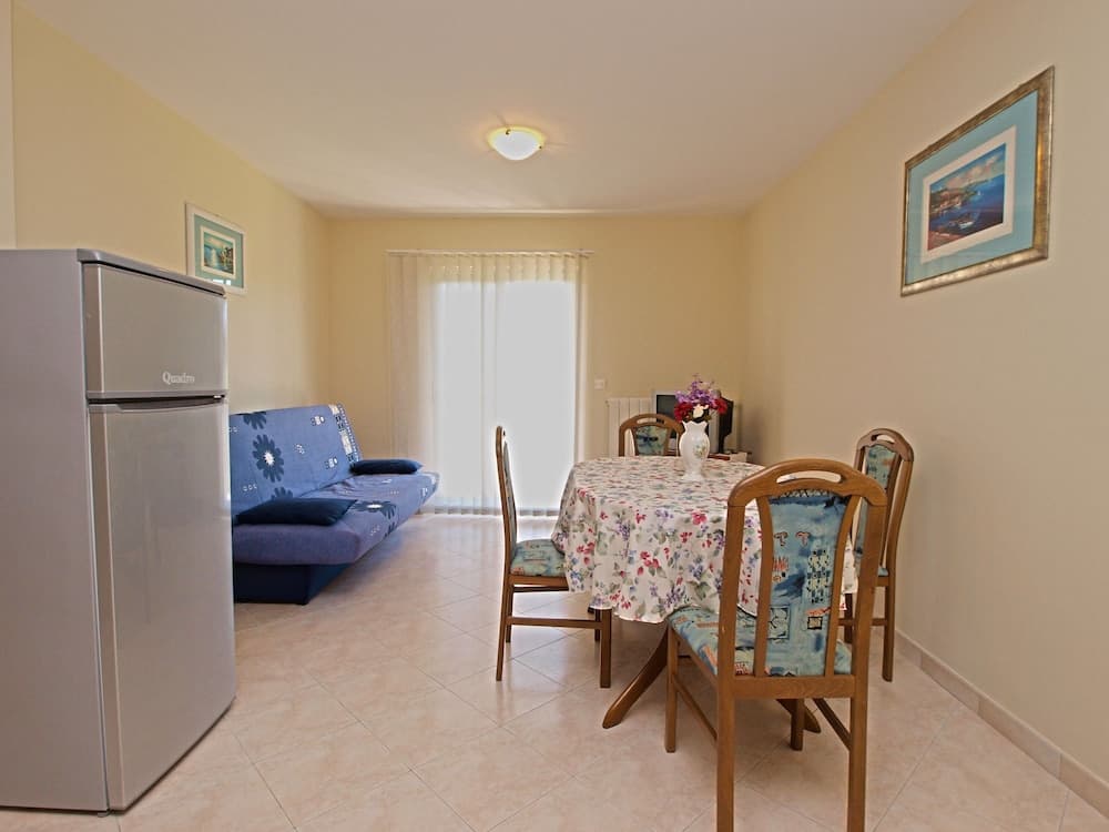 Apartment 1094