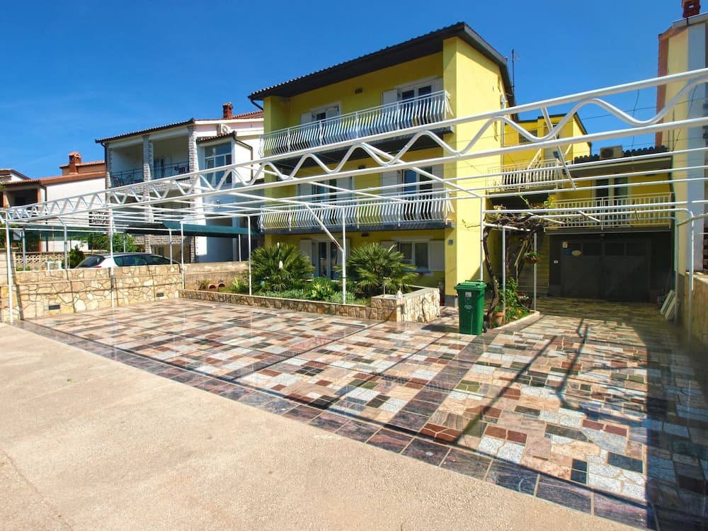 Apartment 1623