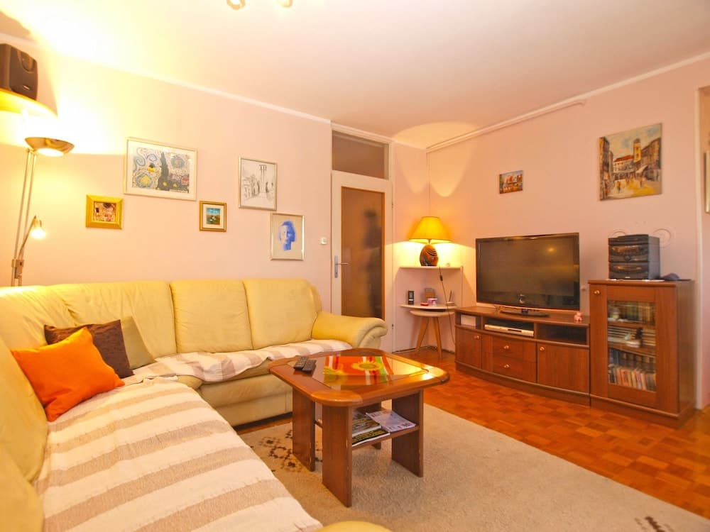 Apartment 1635