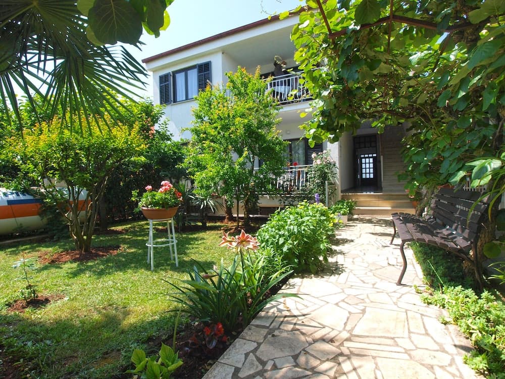 Apartment 1652