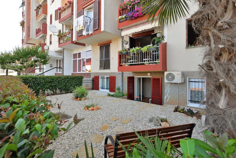 Apartment 1660