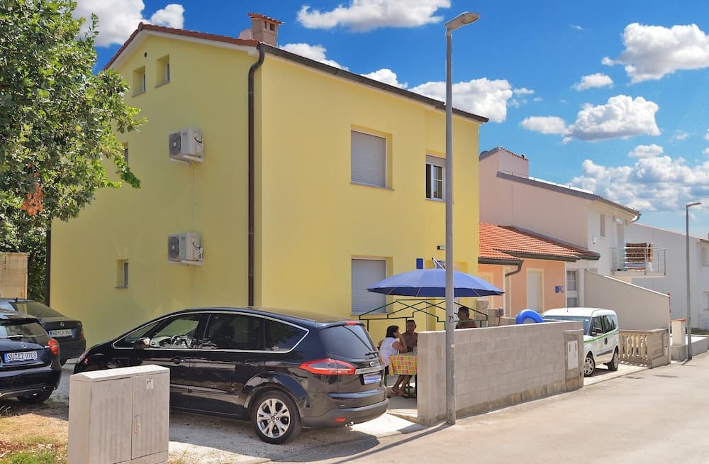 Apartment 1739