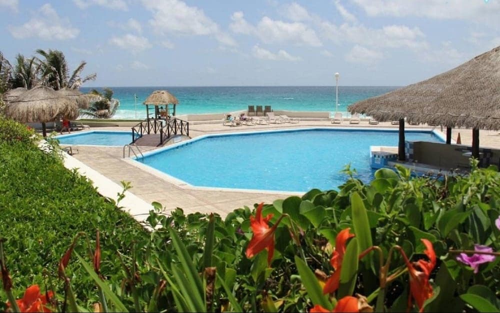 Modern Apartment Near the Beach