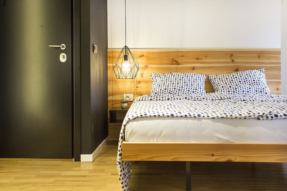 Atomic Apartment 02