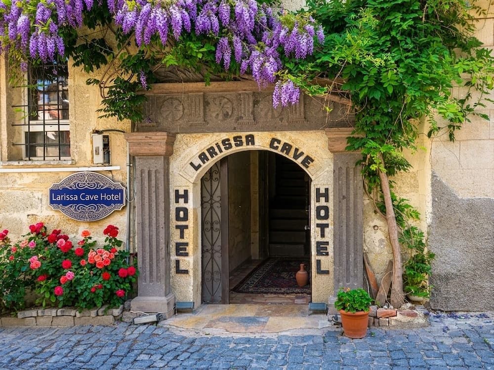 Larissa Cave Hotel