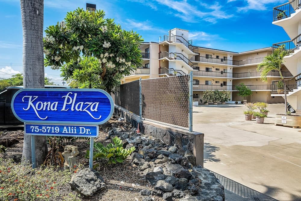 Kona Plaza#402