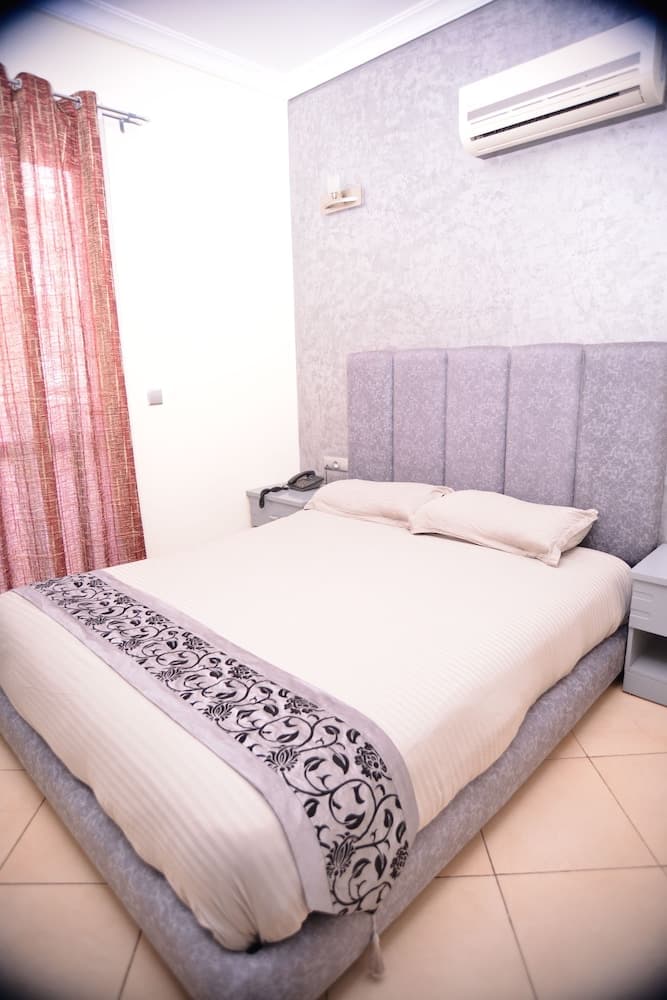 Sourebou Chez Appart Hotel Founty Beach