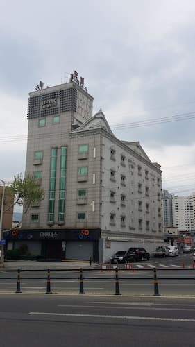 Midas Hotel
