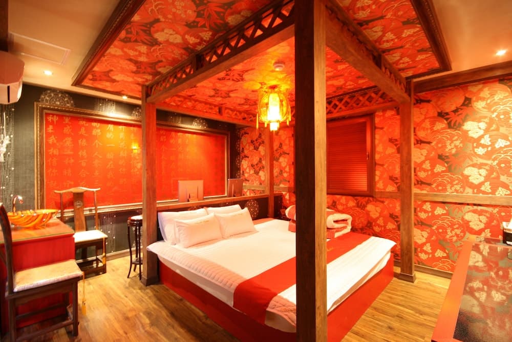 Hera Hotel