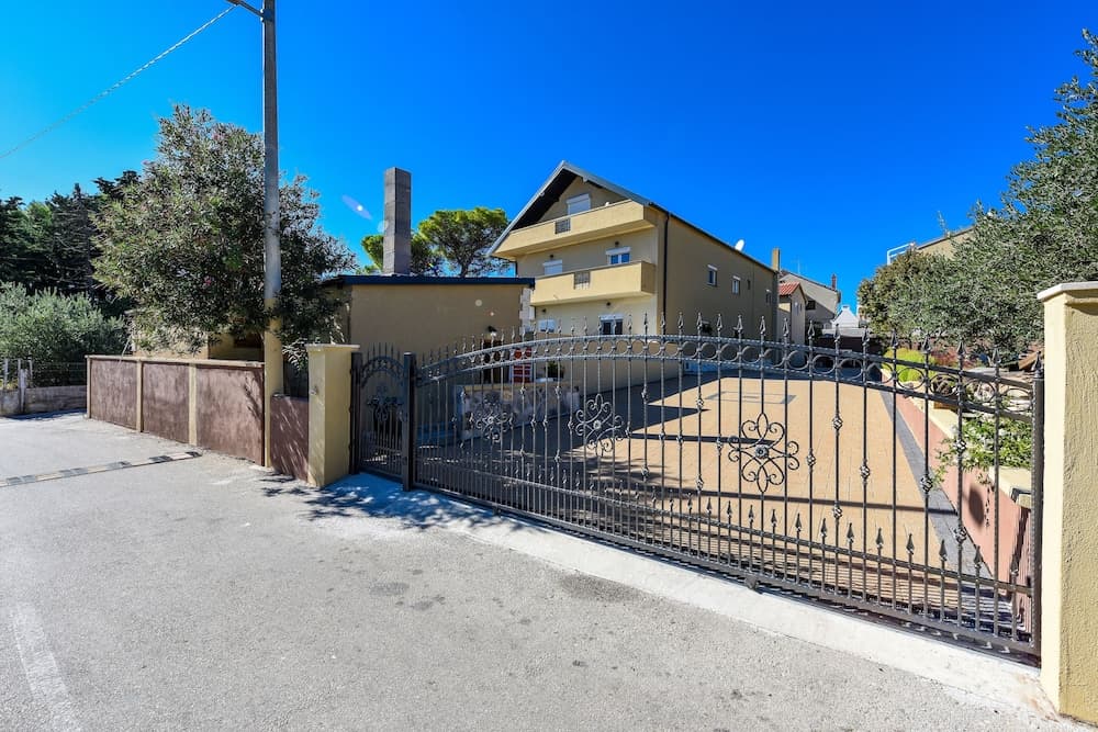 Holiday Apartments Yes Peace