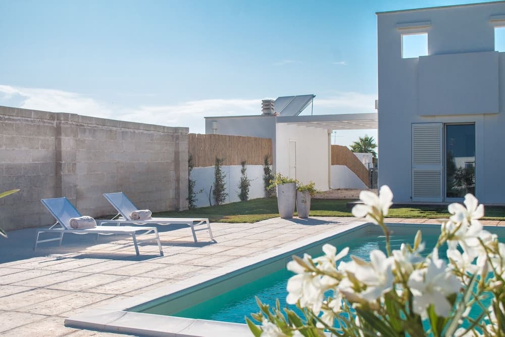 TD Villa Patrizia Pool & Alfresco Kitchen