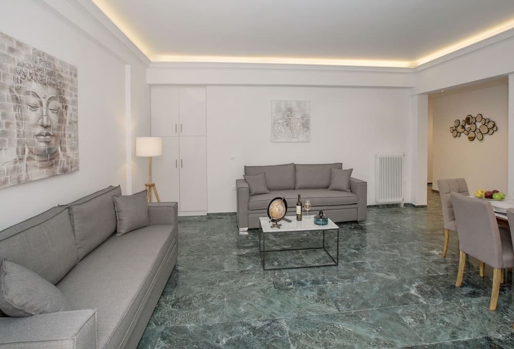 Roomy & Comfortable Apt Near Acropolis by GHH
