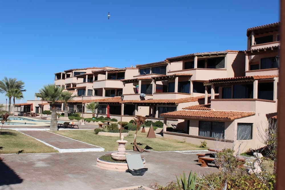 Las Gaviotas 2BR 402 by Casago