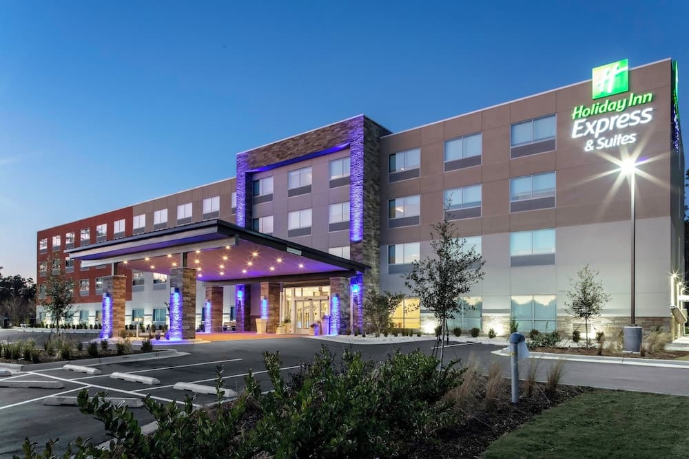 Holiday Inn Express & Suites Wilmington West - Medical Park by IHG