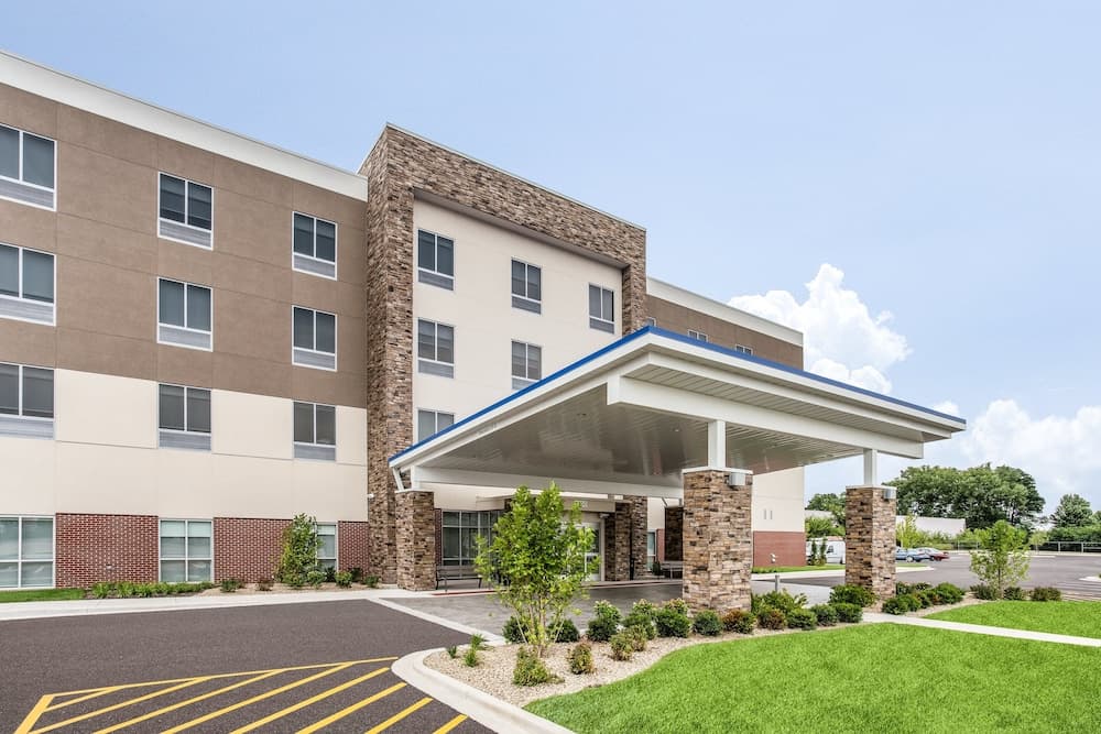 Holiday Inn Express & Suites Ottawa by IHG