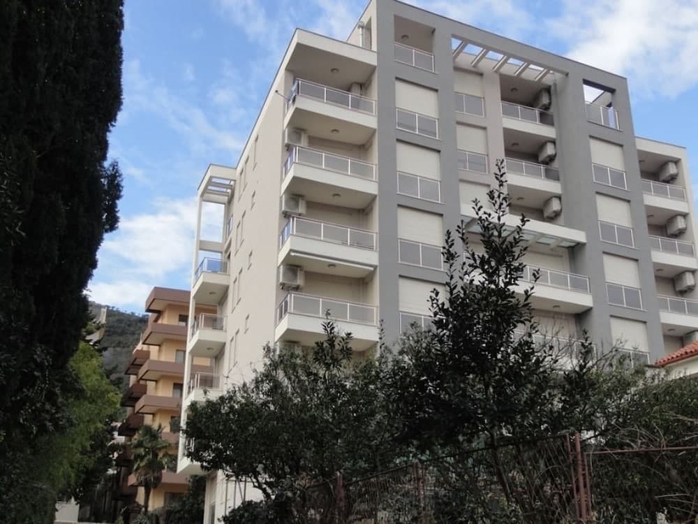 Center Apartment C 25